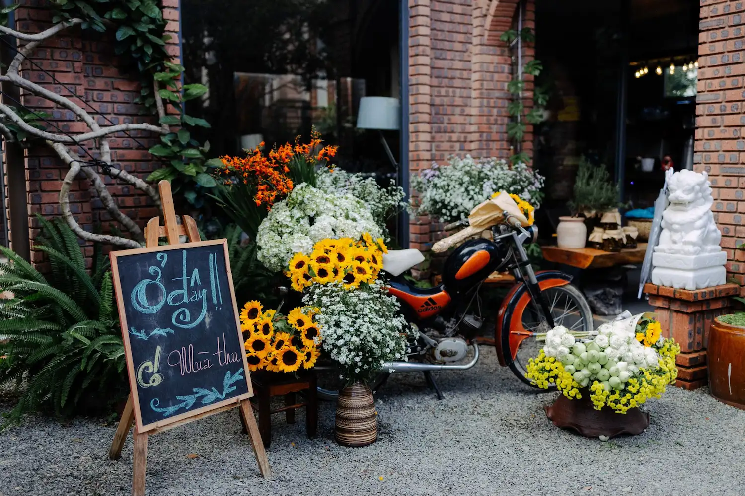 NGỒI ĐÂY CÙNG HÙNG #2: SHOW, DON’T TELL