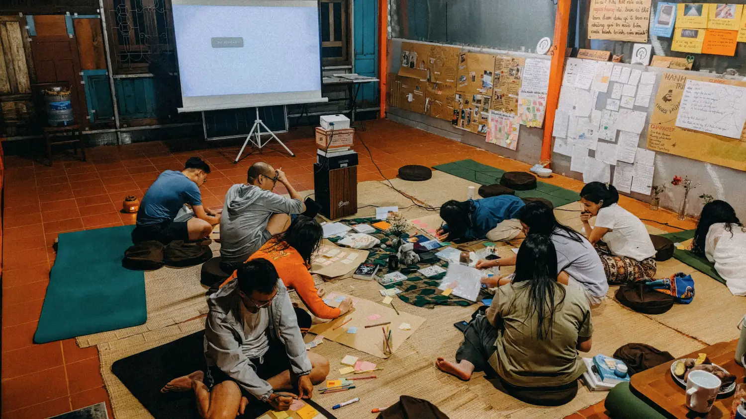 Giờ đầu tiên của thực hành lắng nghe và chia sẻ